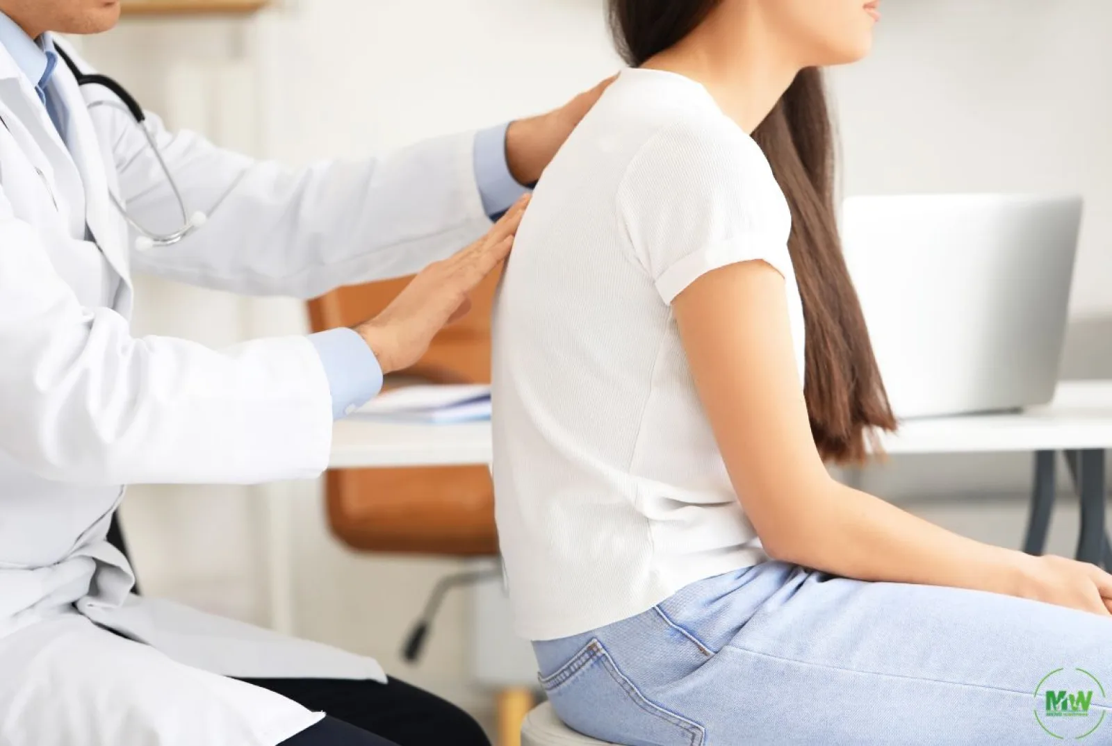 Skoliosis, Kaki X, Kaki O, dan Postur: Kapan Perlu Evaluasi?